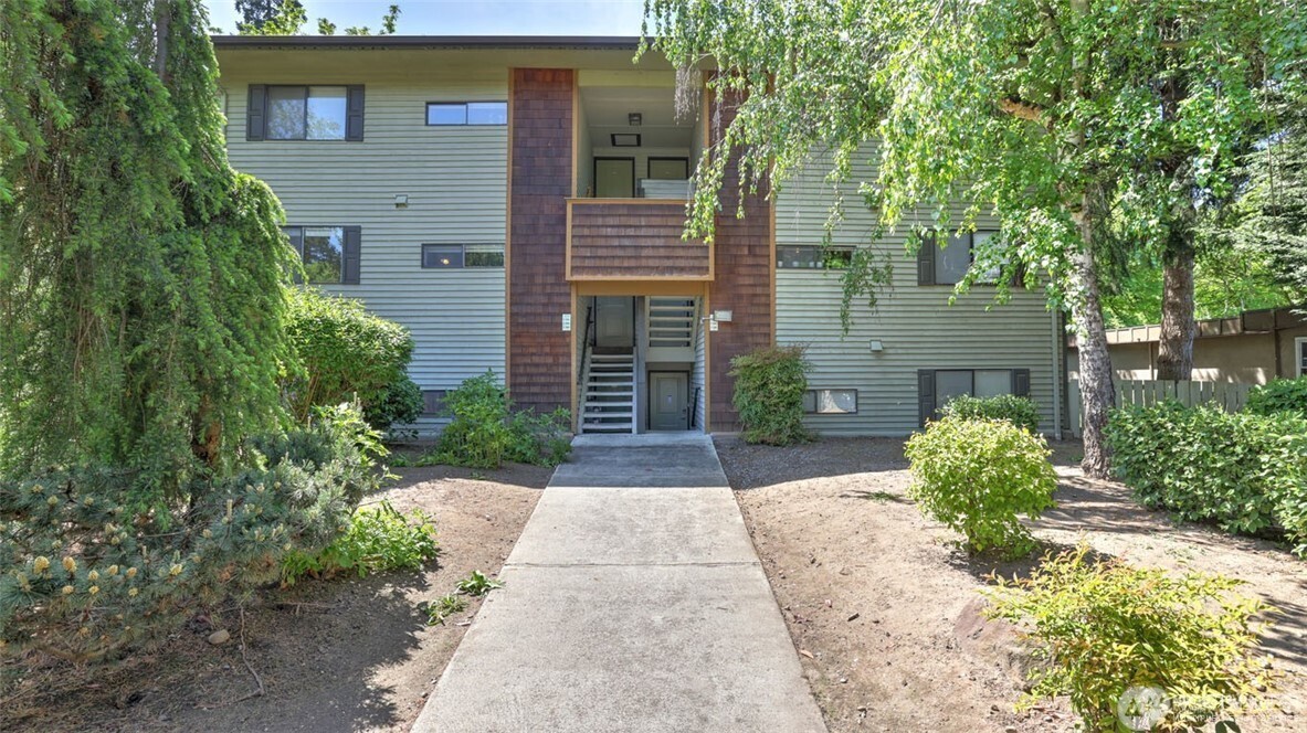 23405 16th Avenue C203 Property Photo 1
