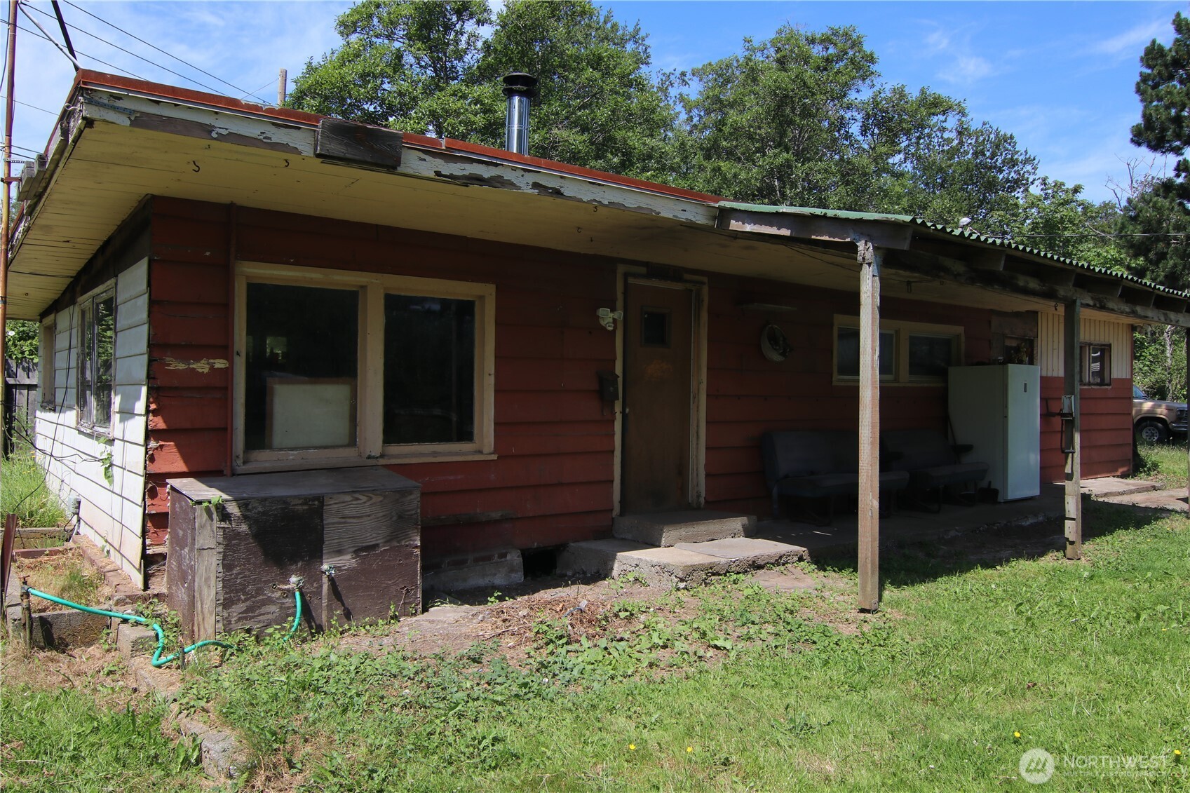 2095 Postal Avenue Property Photo 3