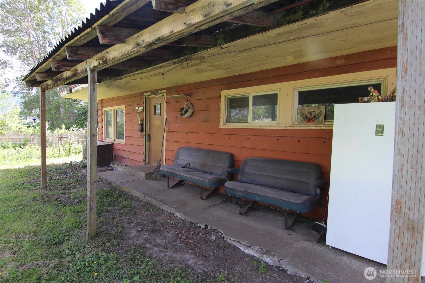 2095 Postal Avenue Property Photo 5