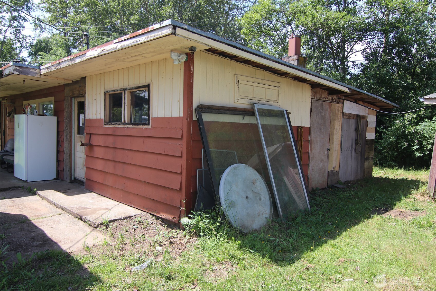 2095 Postal Avenue Property Photo 6
