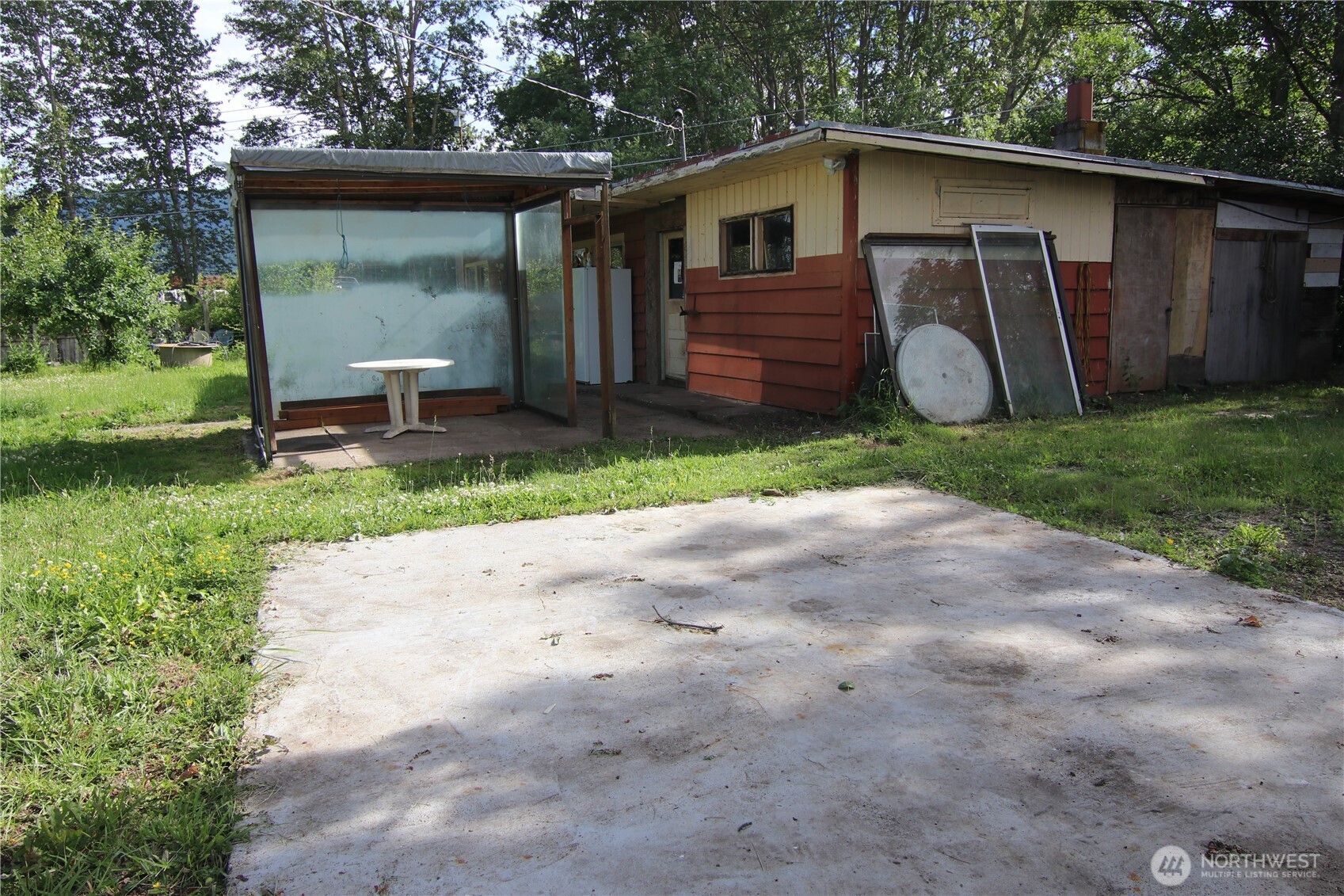 2095 Postal Avenue Property Photo 7