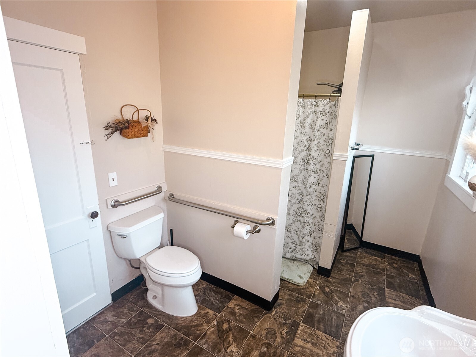 218 Washington Avenue Property Photo 6
