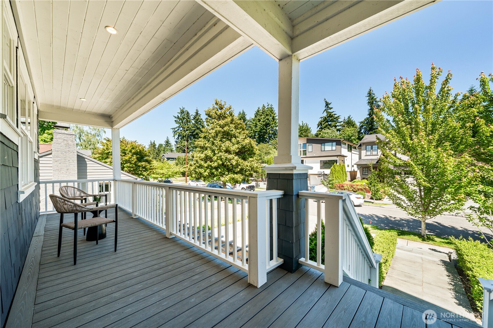 5027 48th Avenue Property Photo 4