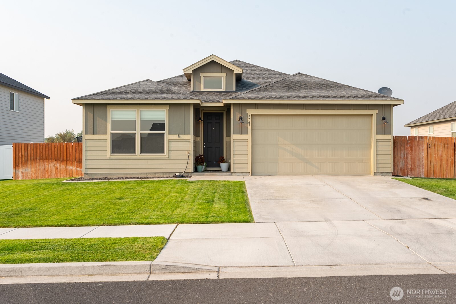 4704 E Thrush Street Property Photo 2