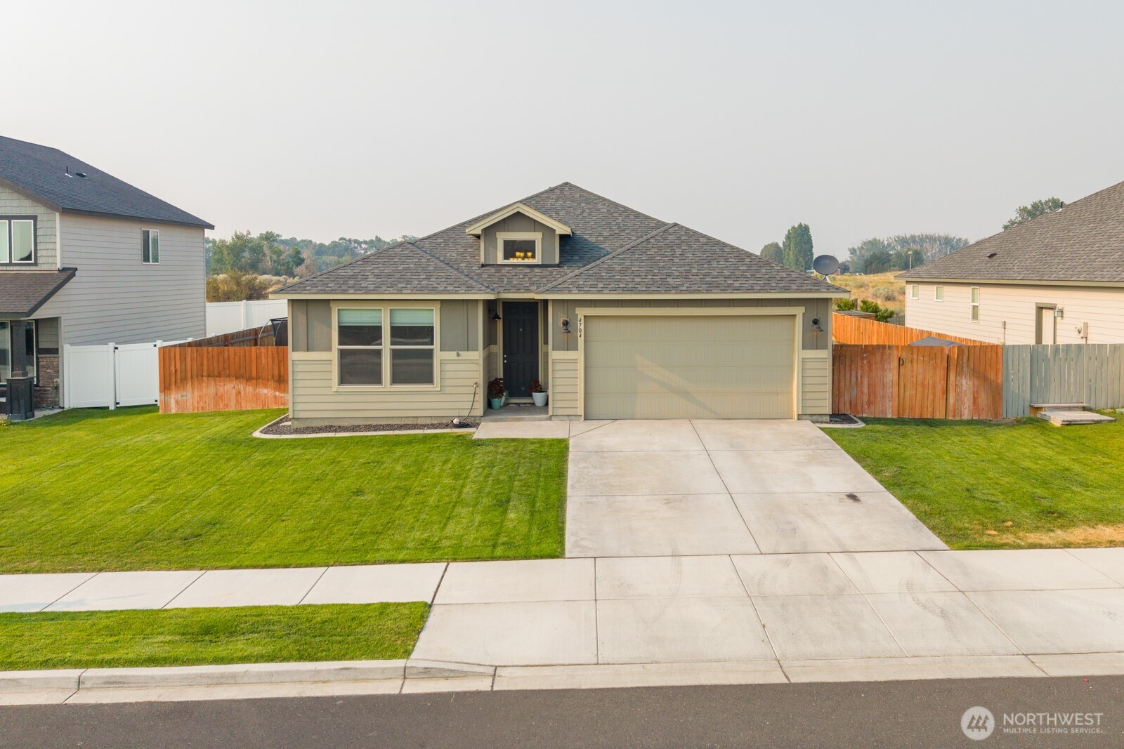 4704 E Thrush Street Property Photo 4