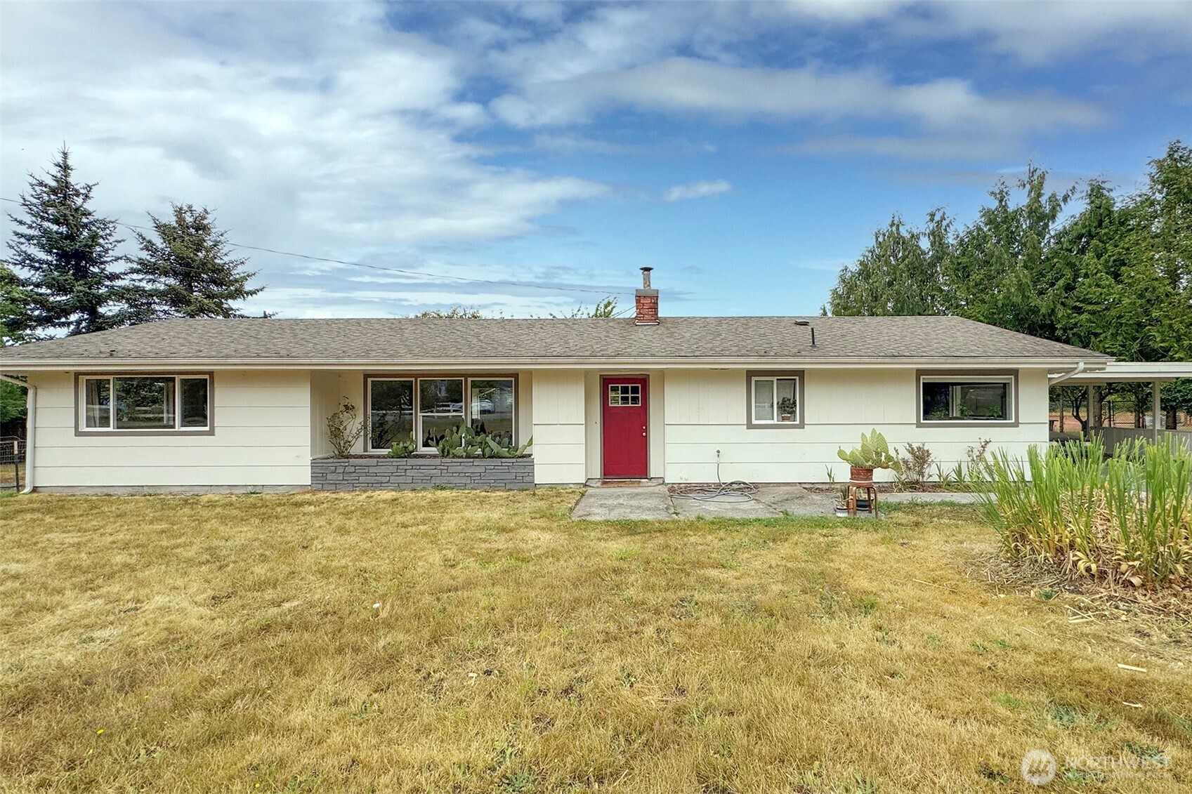 415 N Lees Creek Road Property Photo 2
