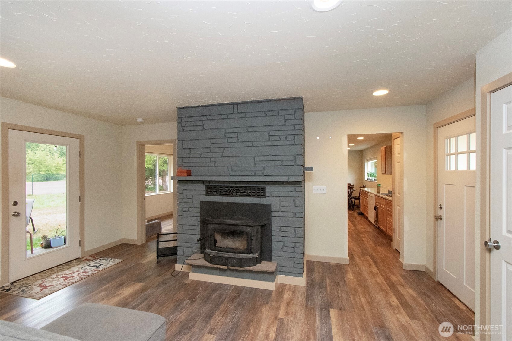 415 N Lees Creek Road Property Photo 3