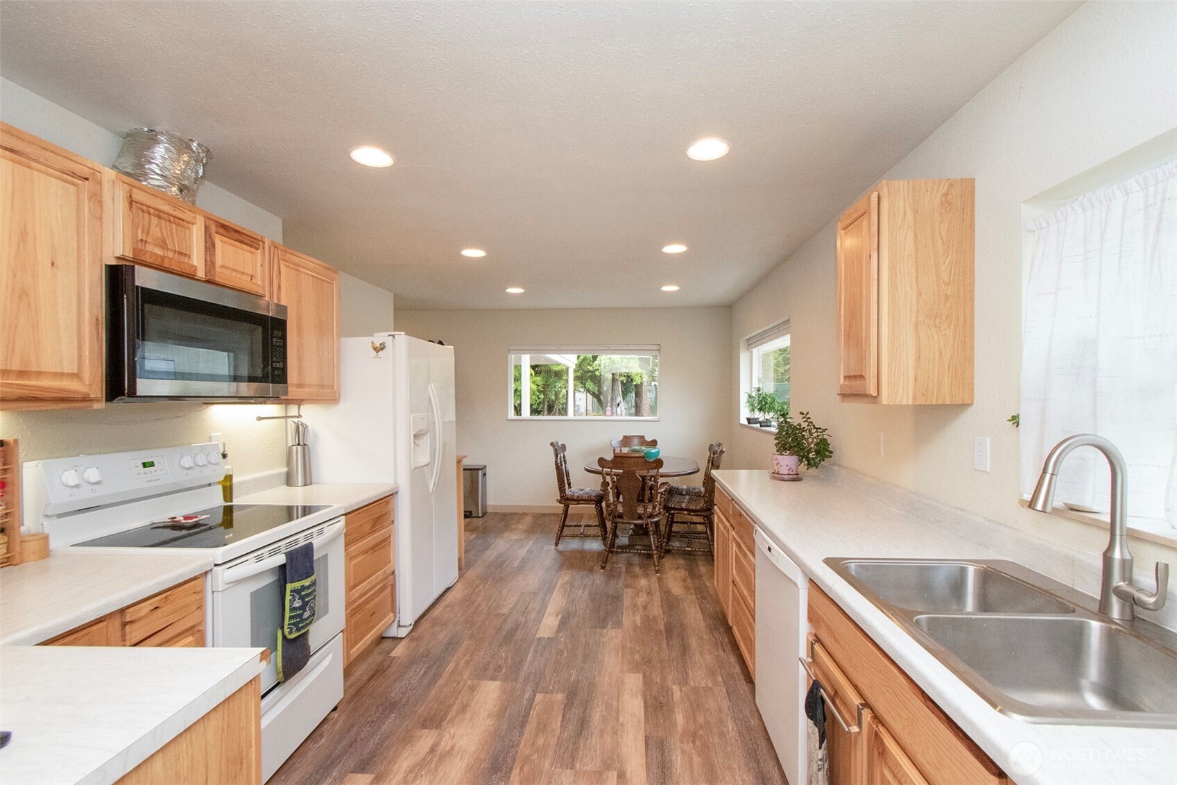 415 N Lees Creek Road Property Photo 6