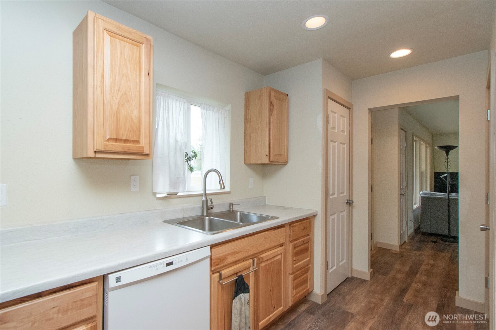 415 N Lees Creek Road Property Photo 8