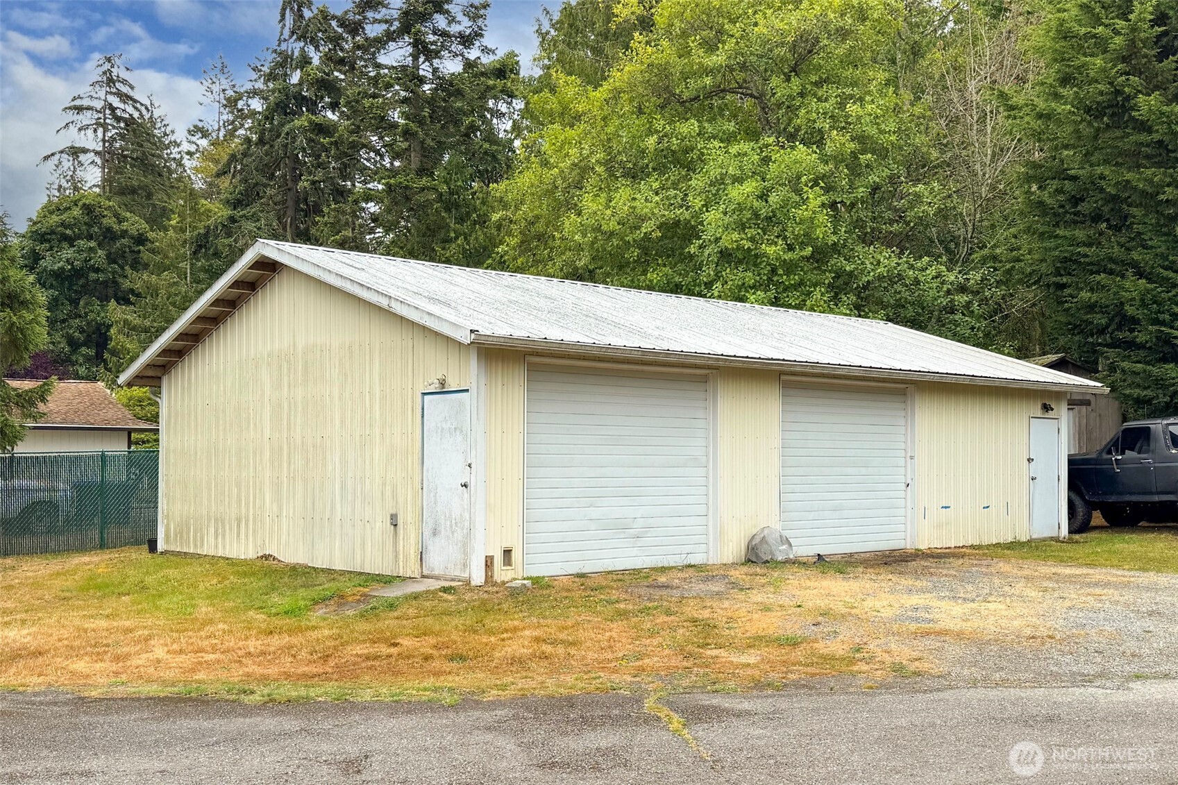 415 N Lees Creek Road Property Photo 25