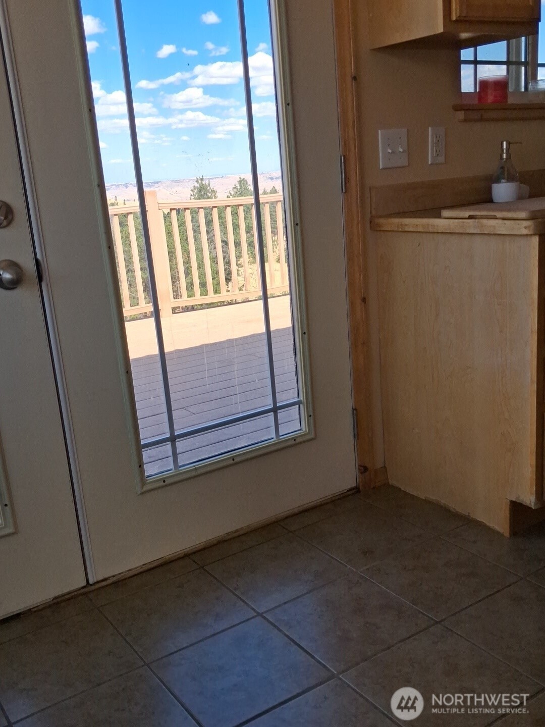 649 Bill Oules Lane Property Photo 2