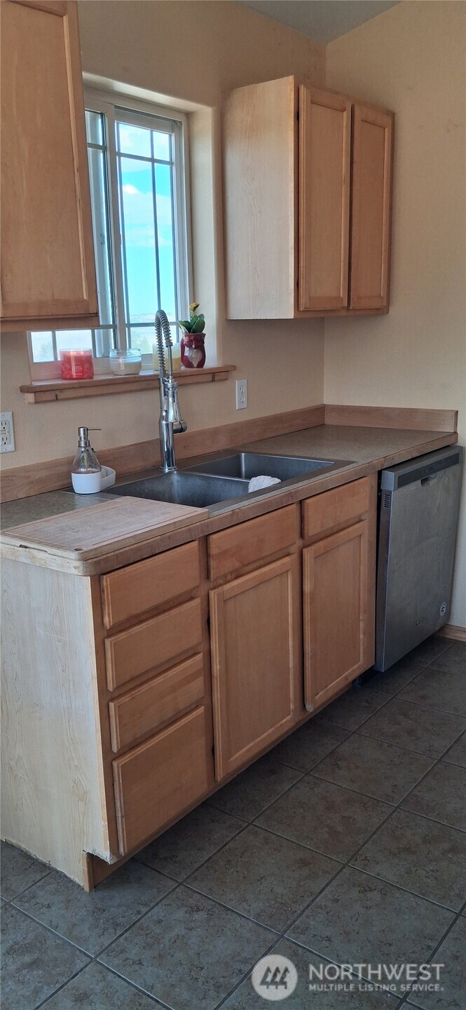 649 Bill Oules Lane Property Photo 4