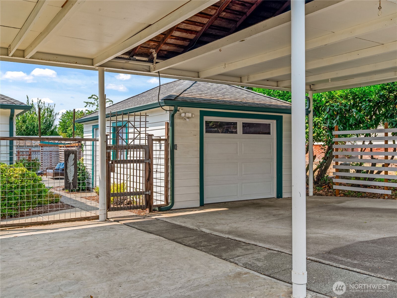 1520 Lawrence Property Photo 32