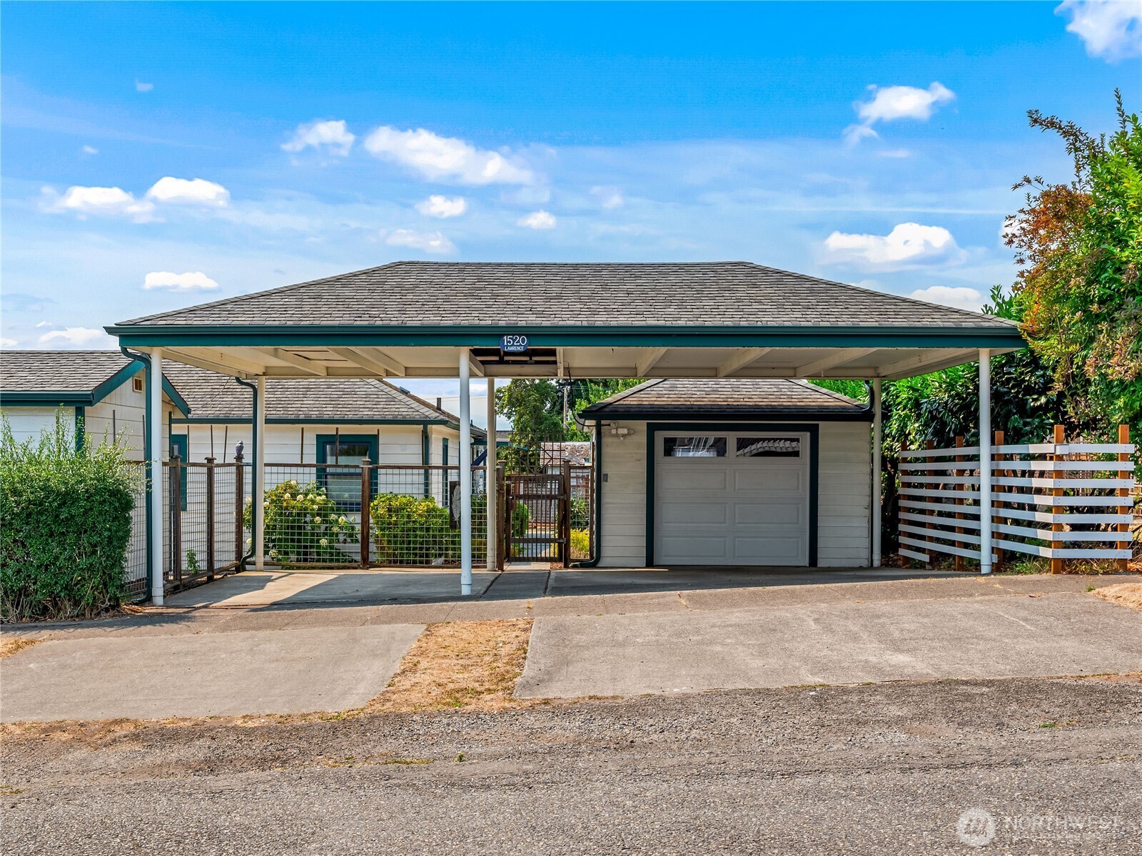 1520 Lawrence Property Photo 33