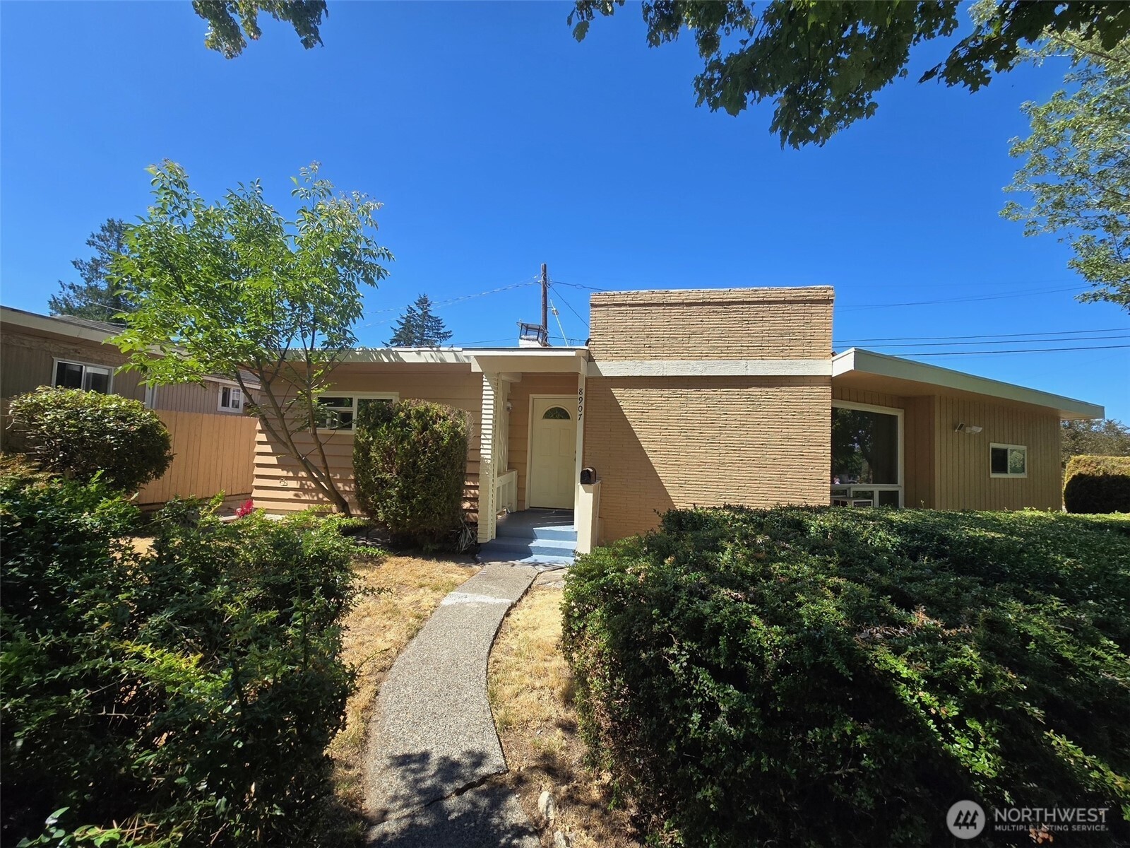 8907 Beacon Avenue Property Photo 1