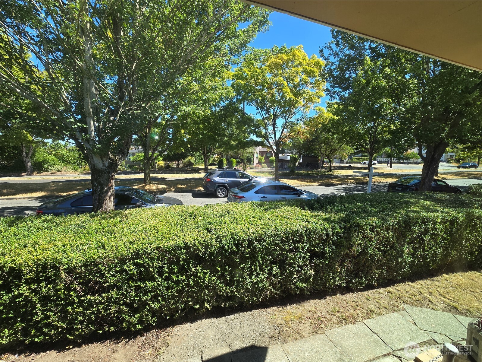 8907 Beacon Avenue Property Photo 2