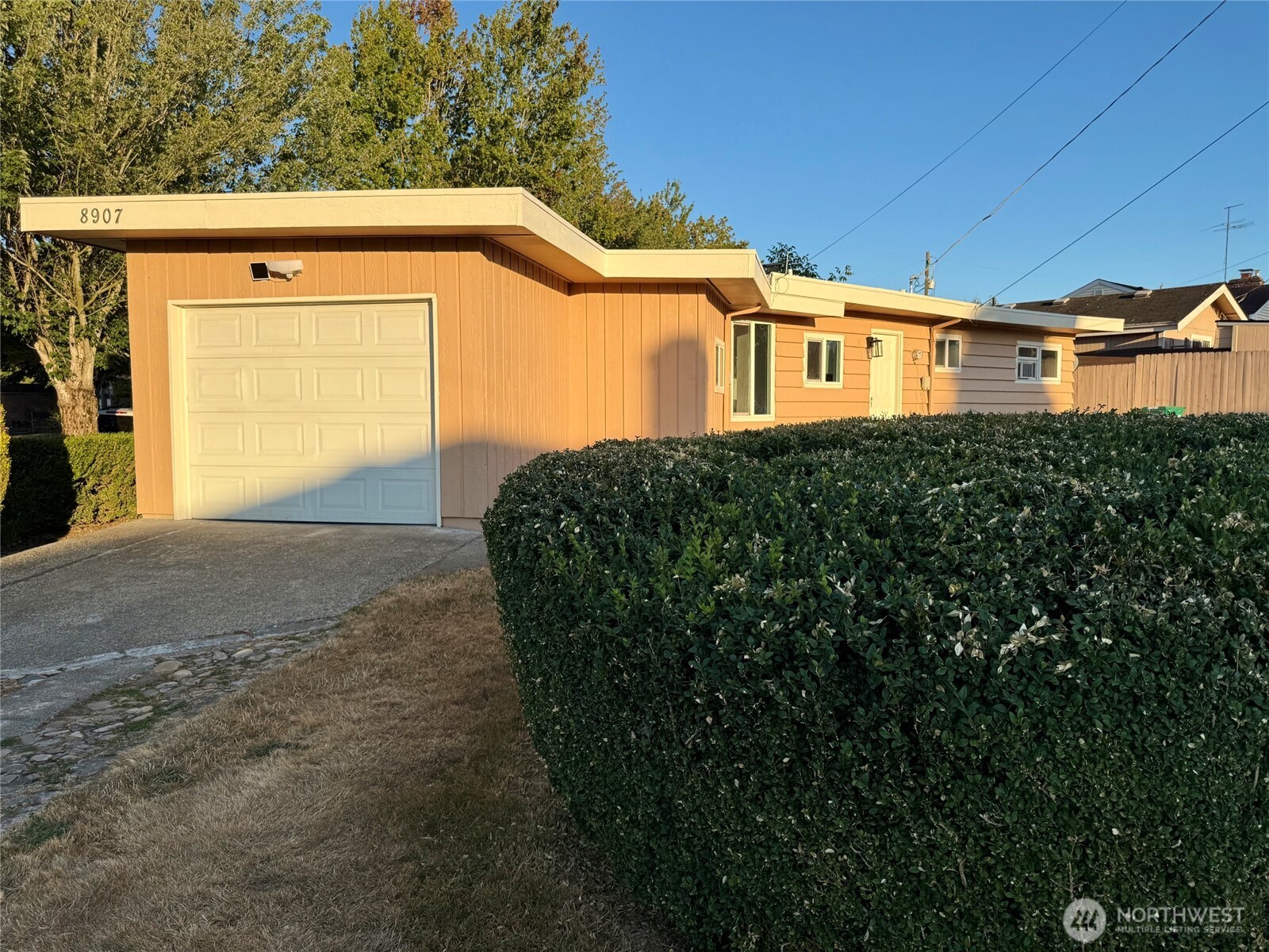 8907 Beacon Avenue Property Photo 3