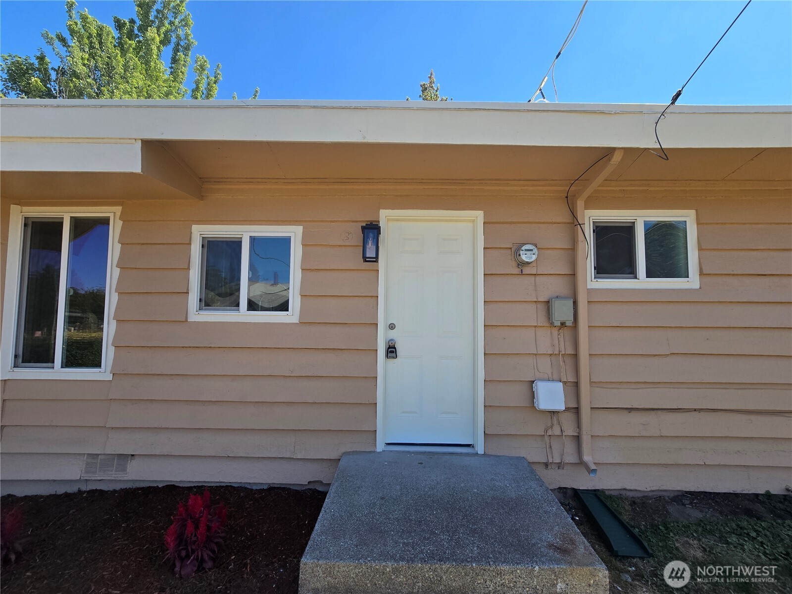 8907 Beacon Avenue Property Photo 4