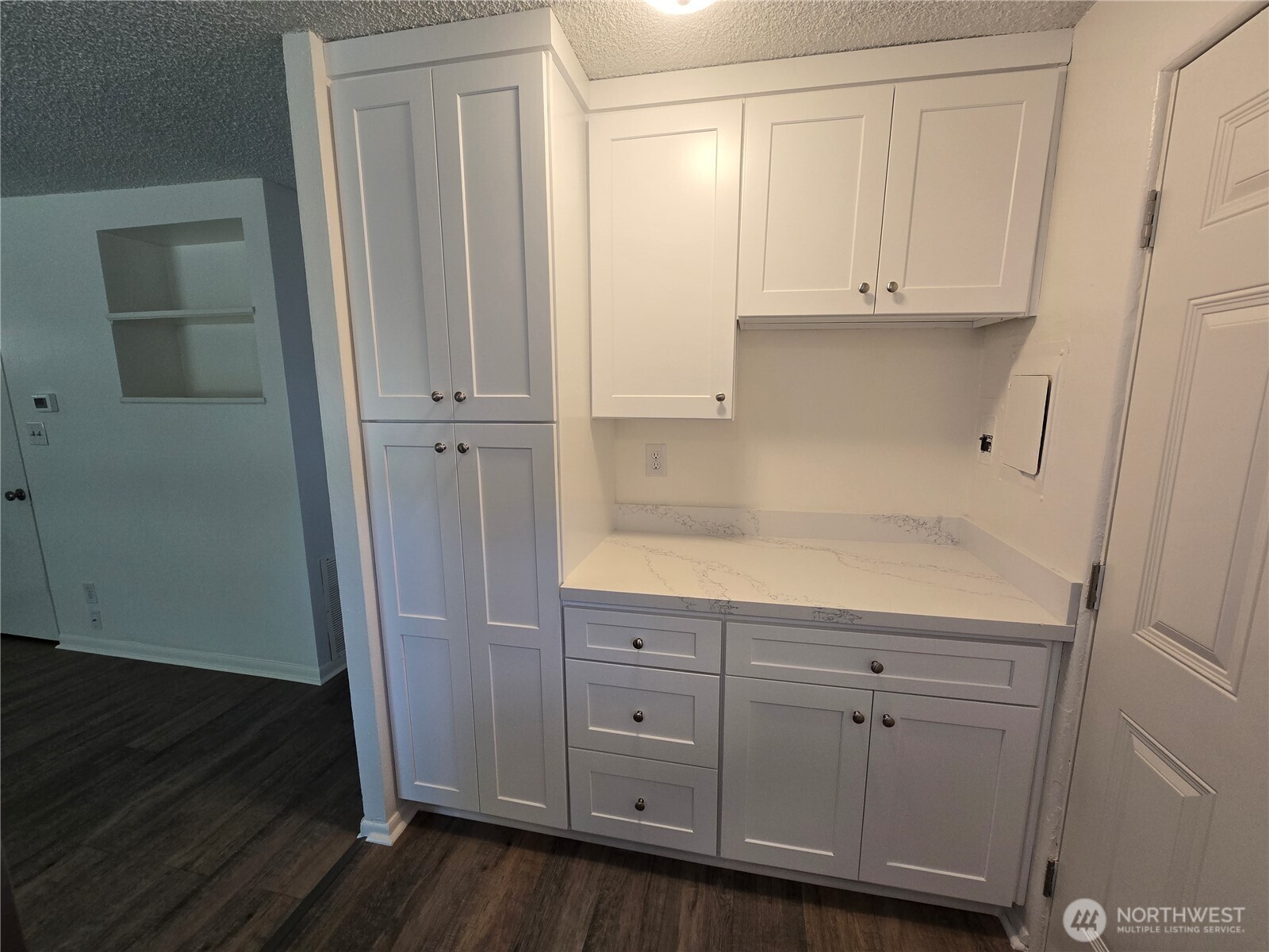 8907 Beacon Avenue Property Photo 11