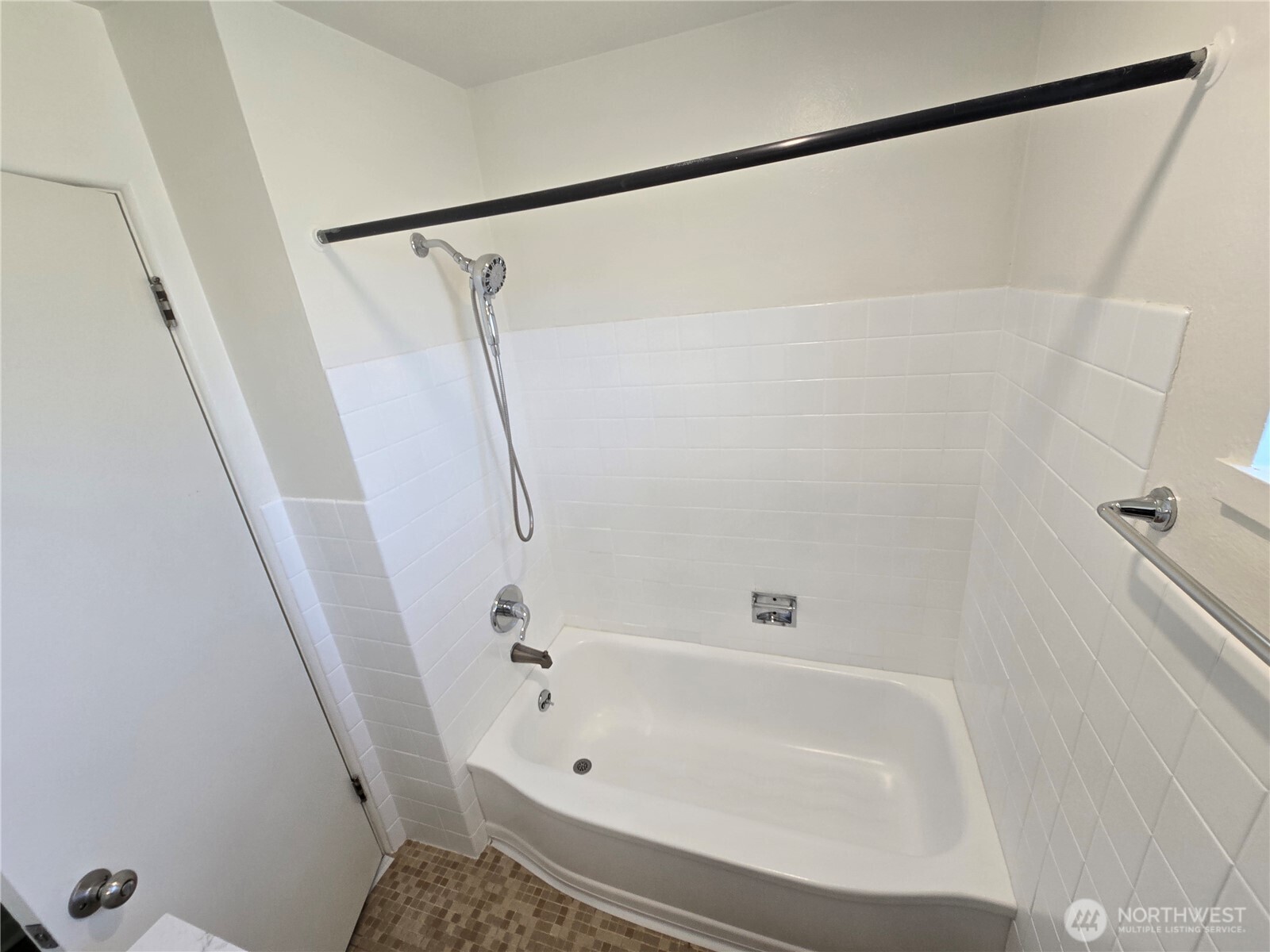 8907 Beacon Avenue Property Photo 13
