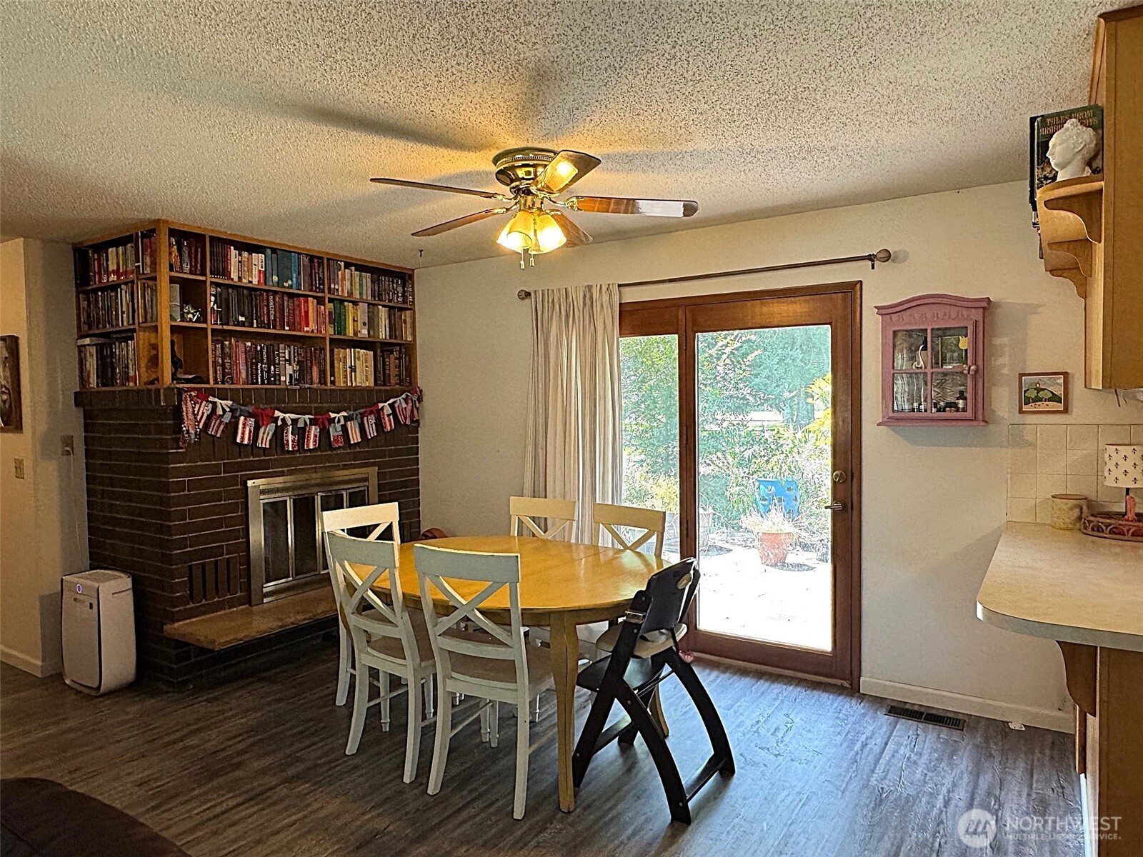 836 Meadowlark Lane Property Photo 9