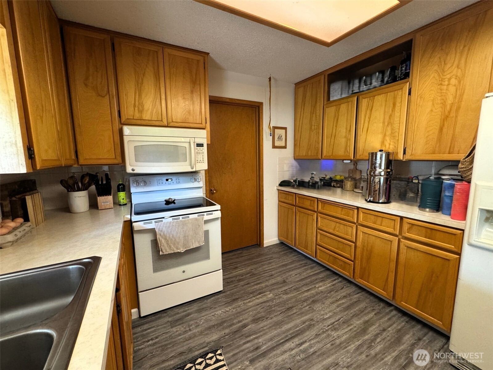 836 Meadowlark Lane Property Photo 12
