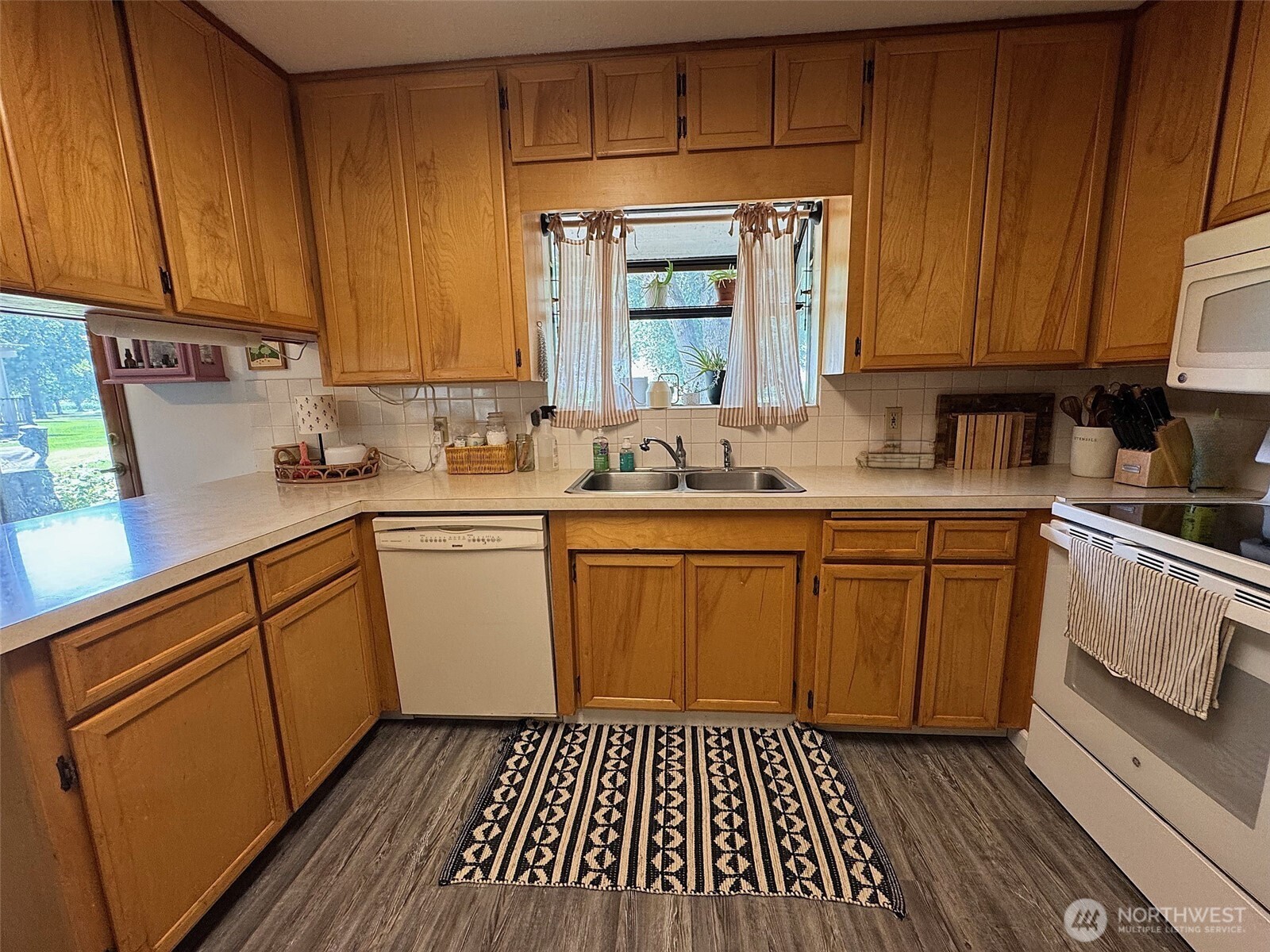 836 Meadowlark Lane Property Photo 13