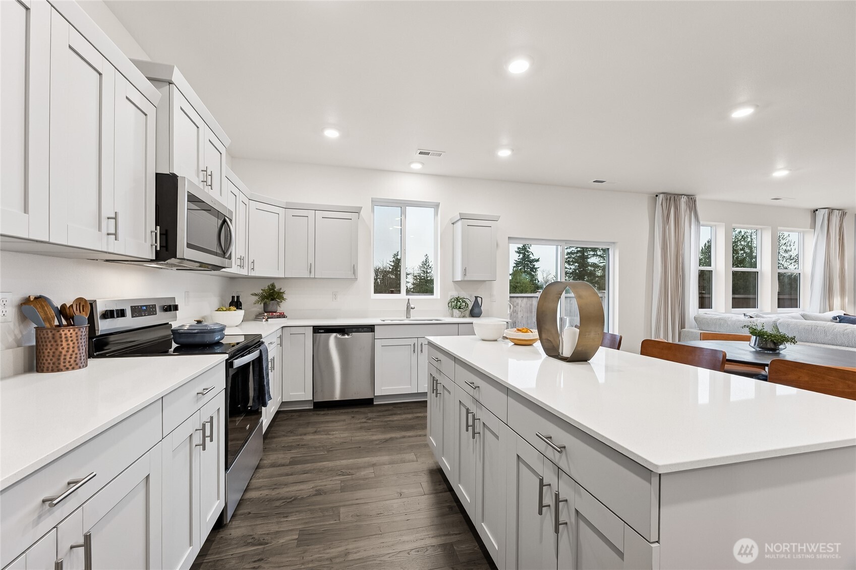 579 Wall Street 54 Property Photo 13