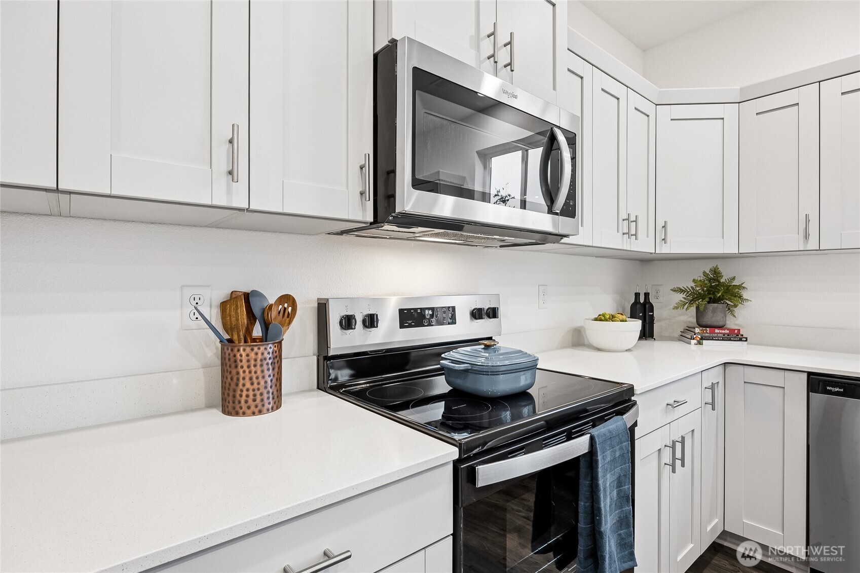 579 Wall Street 54 Property Photo 14