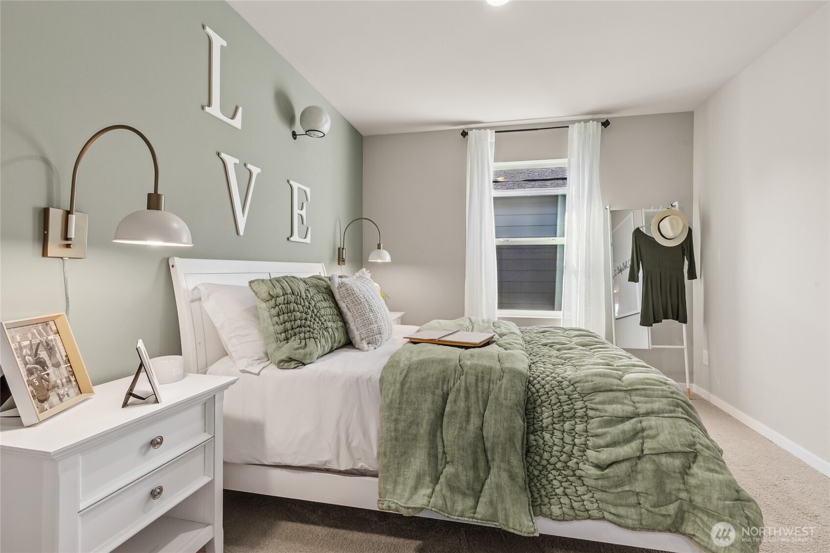579 Wall Street 54 Property Photo 24
