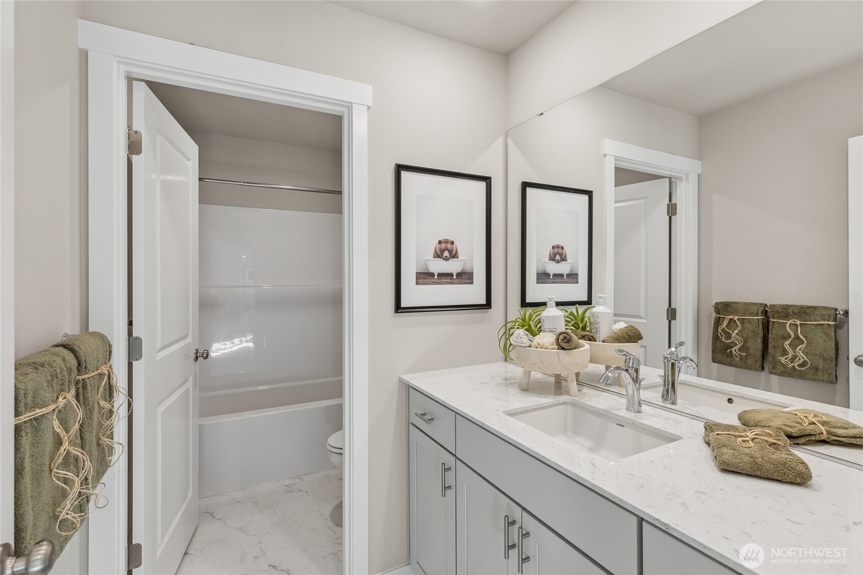 579 Wall Street 54 Property Photo 26