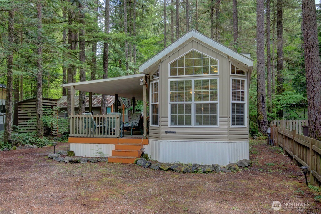 137 6 Riverside Drive Property Photo 1