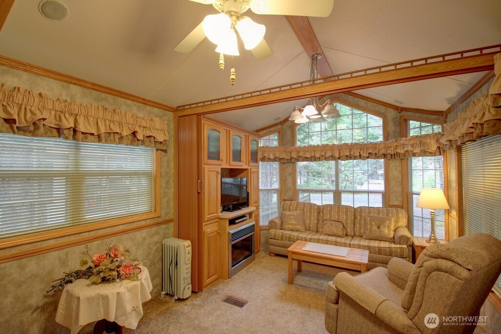 137 6 Riverside Drive Property Photo 3
