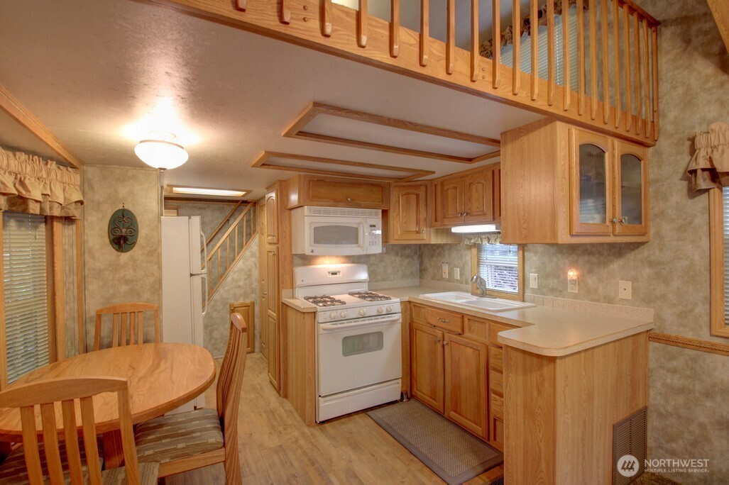 137 6 Riverside Drive Property Photo 4