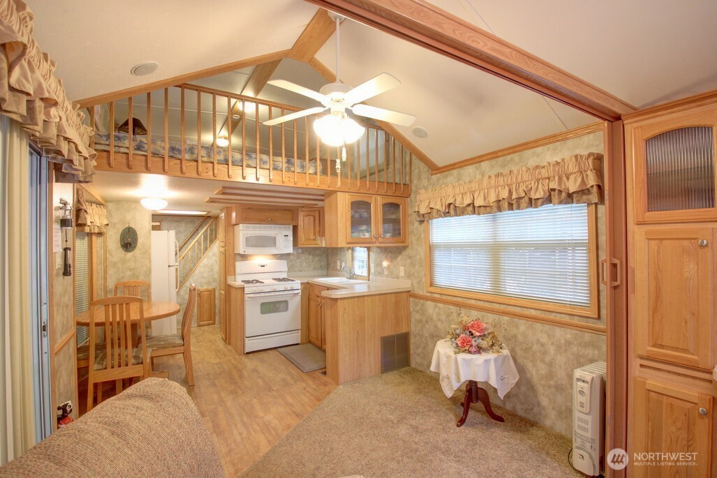 137 6 Riverside Drive Property Photo 7