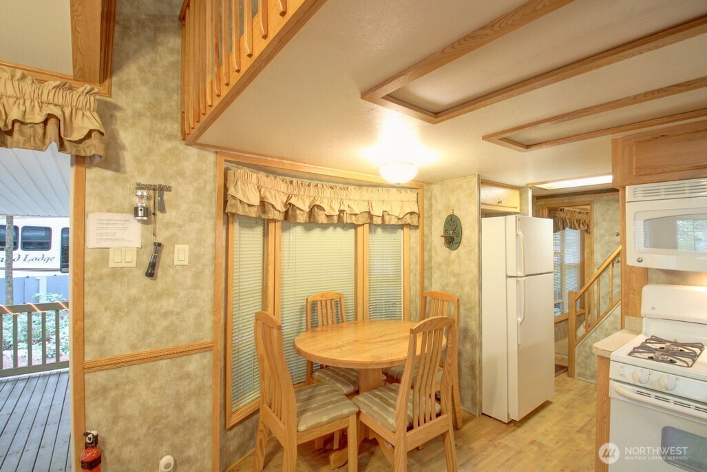 137 6 Riverside Drive Property Photo 8