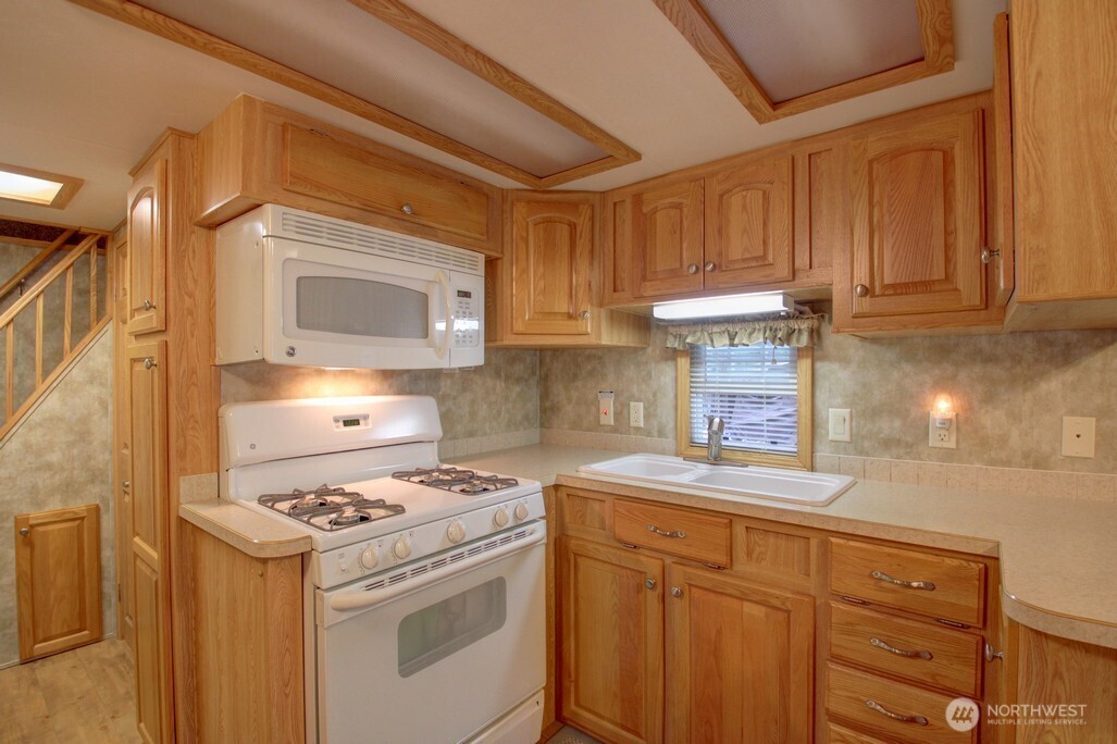 137 6 Riverside Drive Property Photo 9