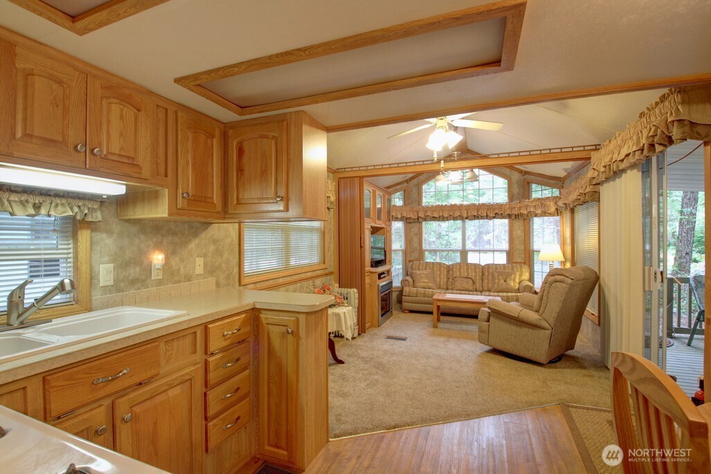 137 6 Riverside Drive Property Photo 10