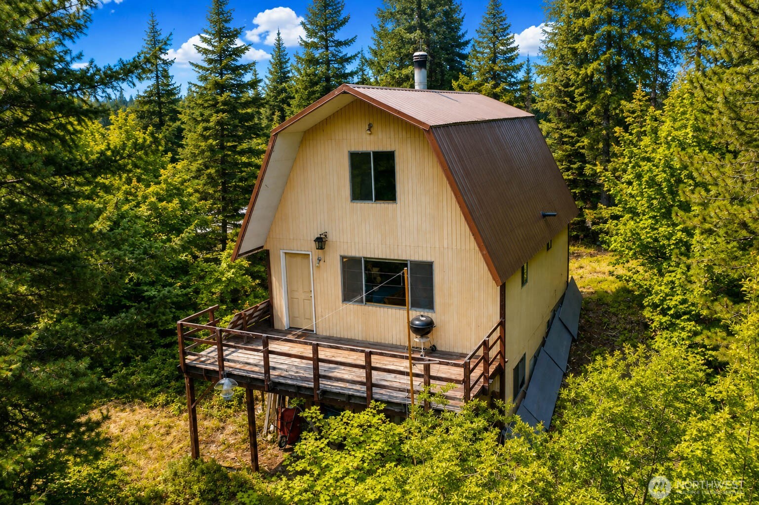 2433 Salal Property Photo 3