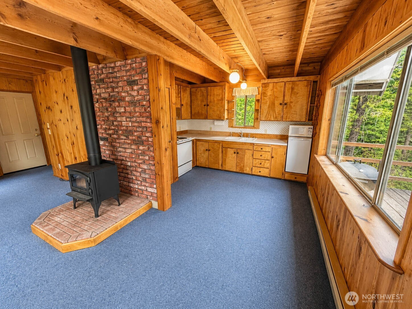 2433 Salal Property Photo 8