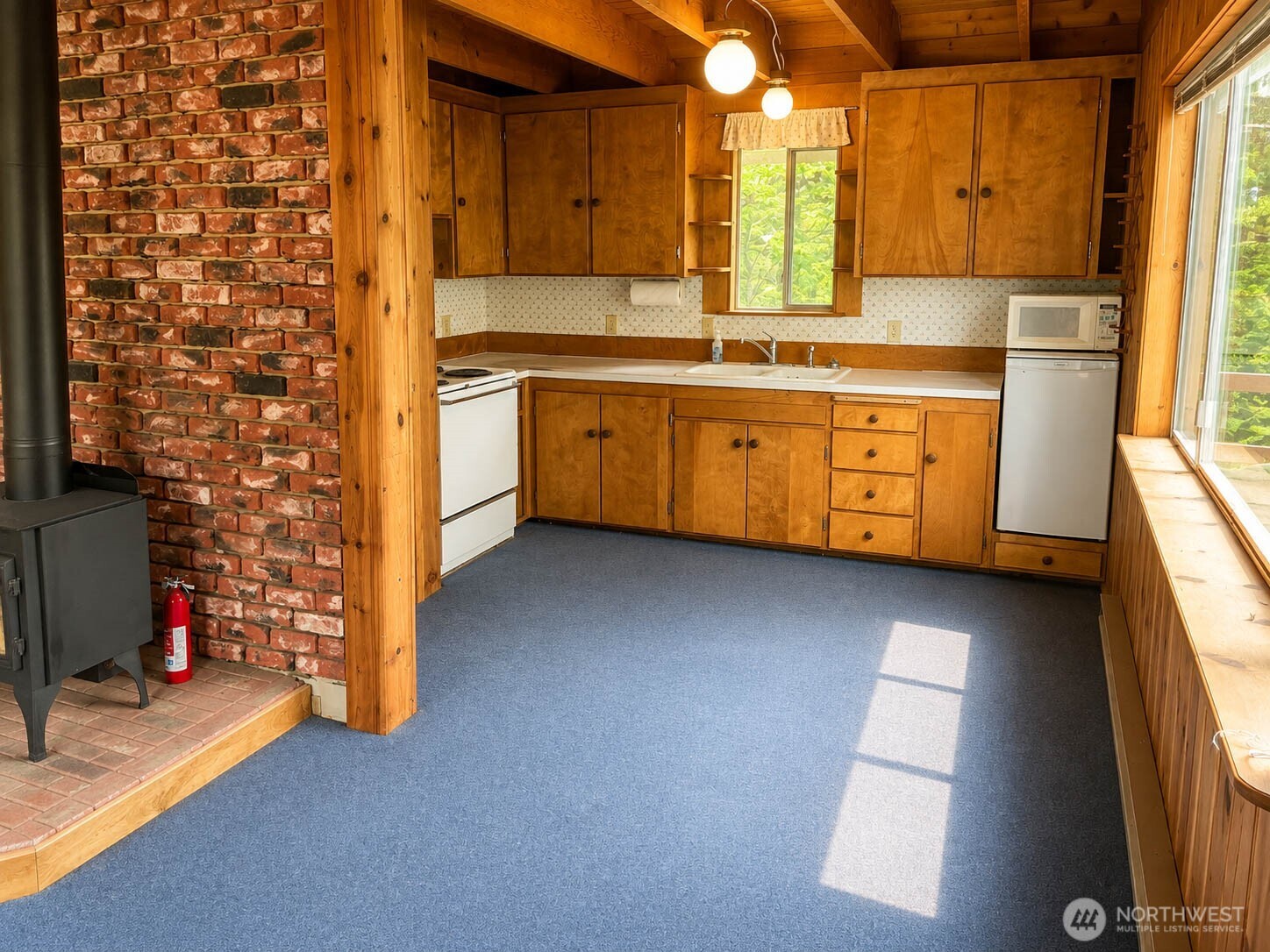 2433 Salal Property Photo 10
