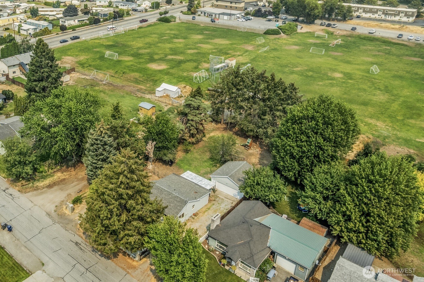 857 N Devon Avenue Property Photo 1