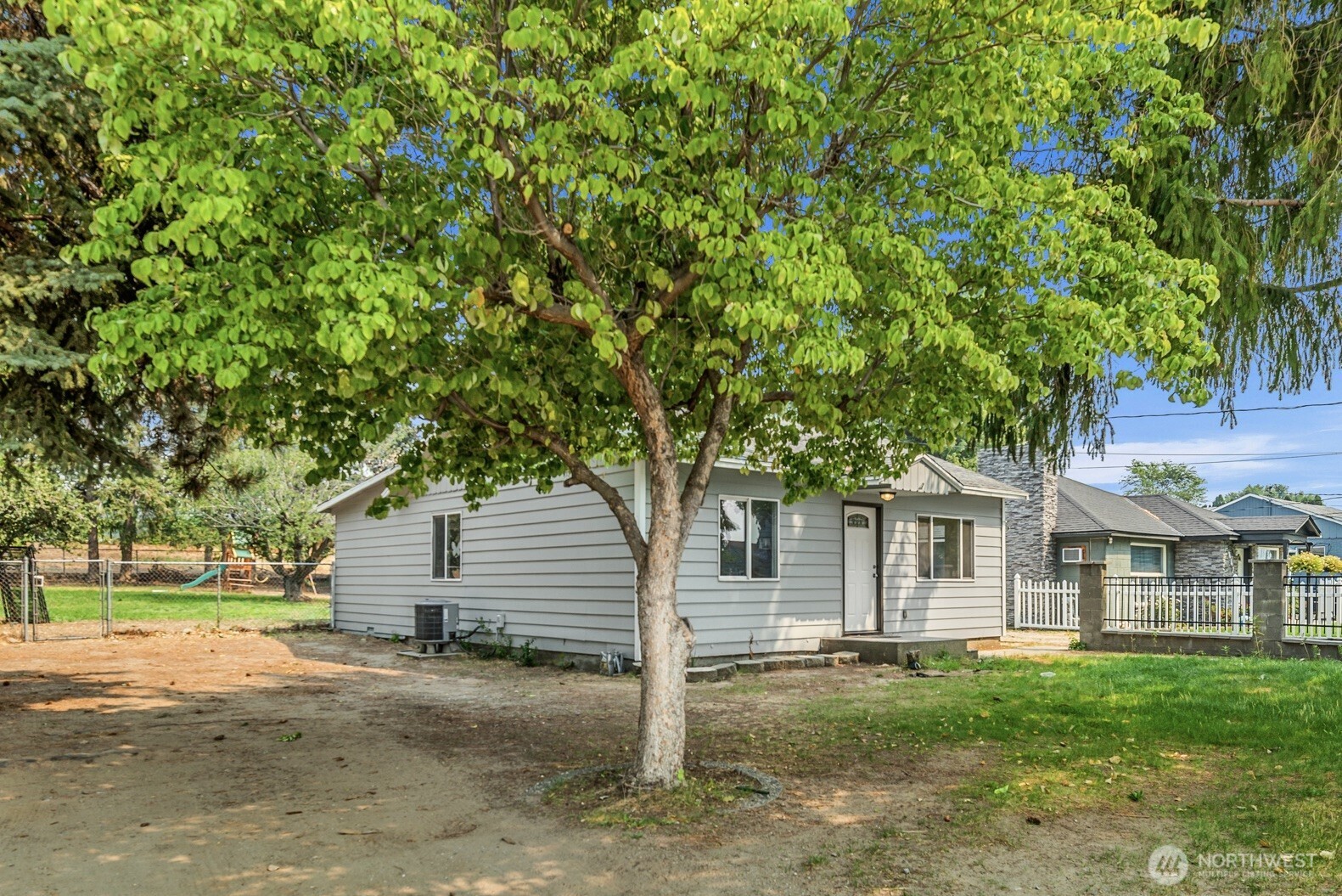 857 N Devon Avenue Property Photo 3