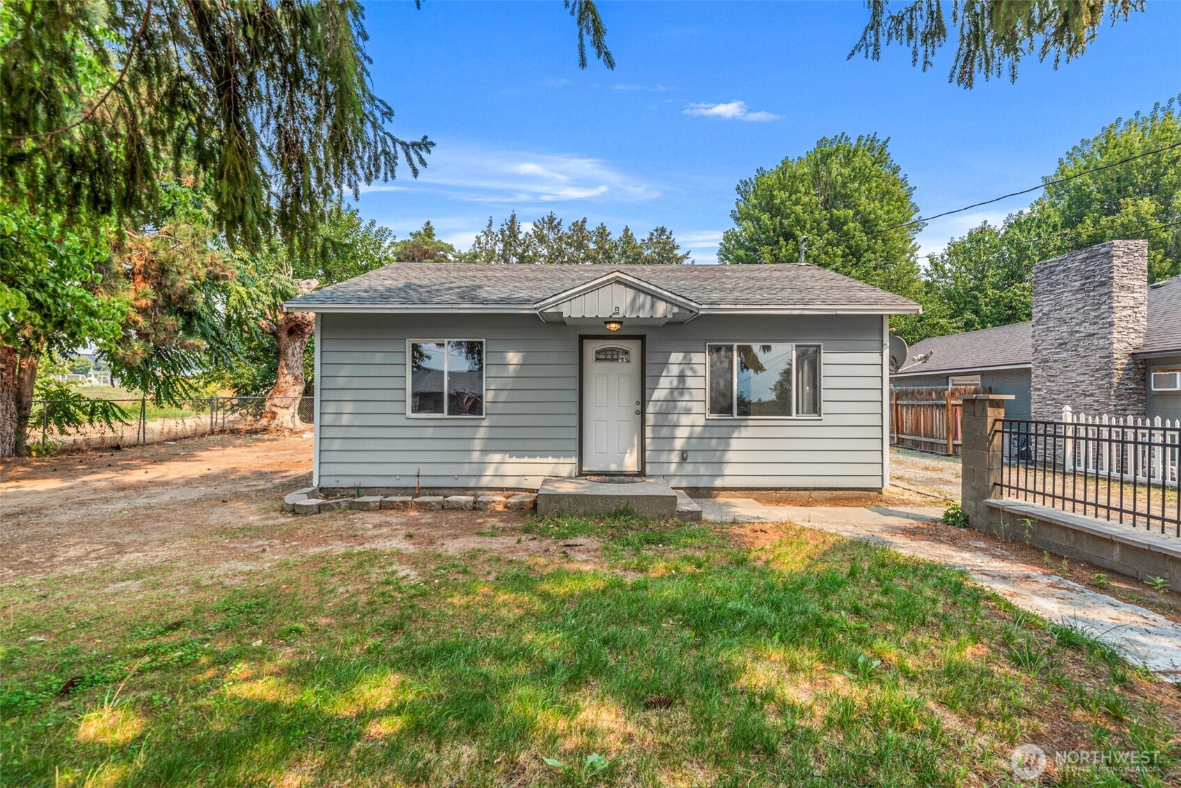 857 N Devon Avenue Property Photo 4