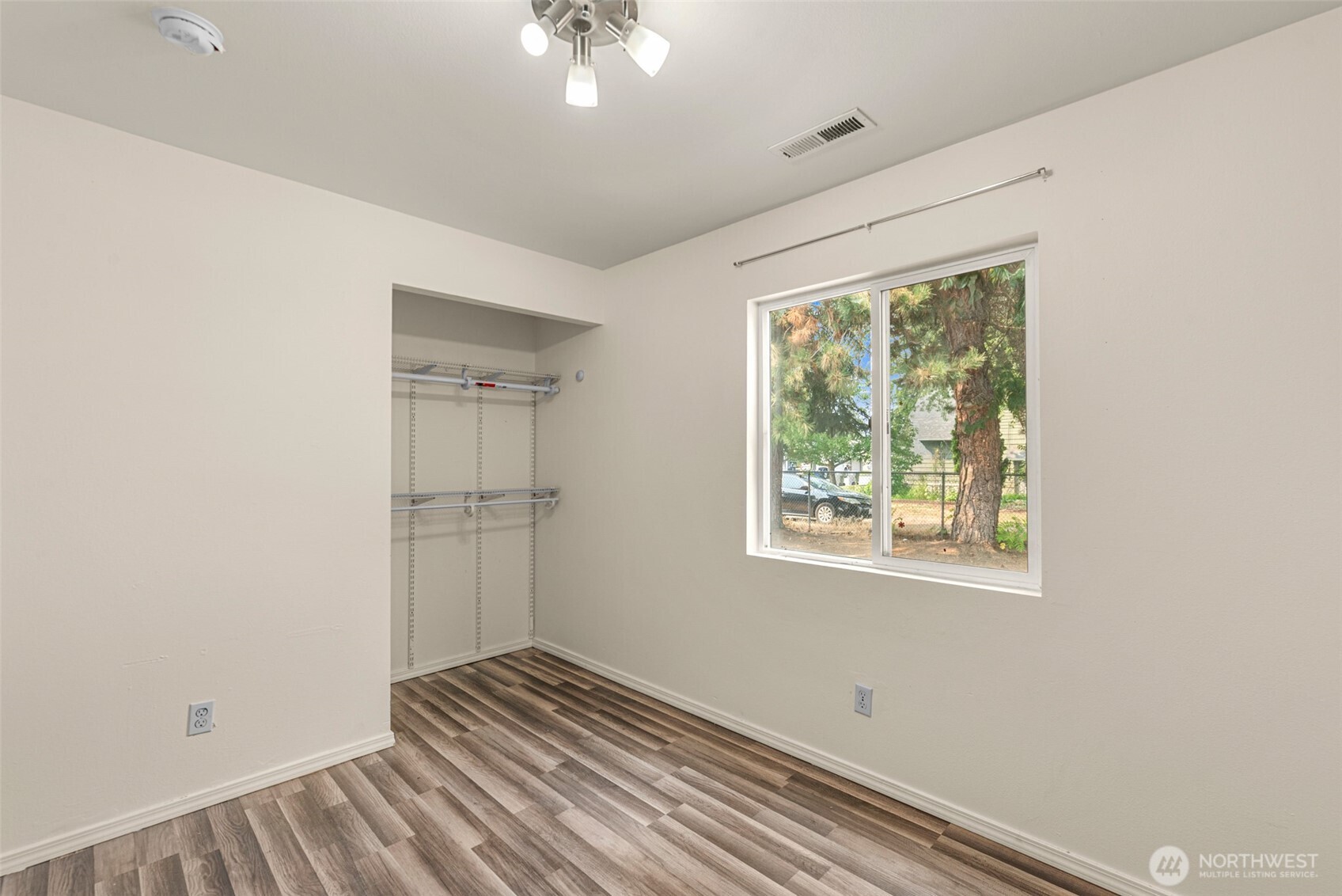 857 N Devon Avenue Property Photo 19