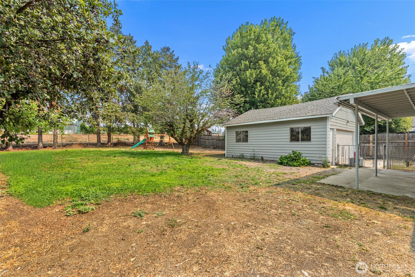857 N Devon Avenue Property Photo 26