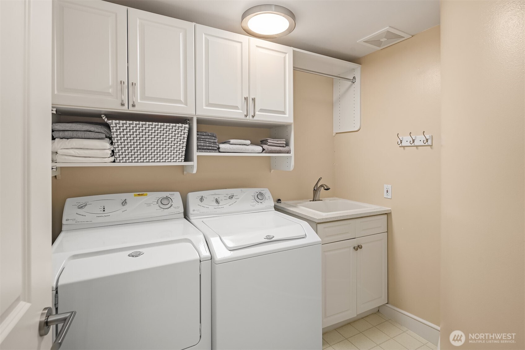 210 Market Street 304 Property Photo 24