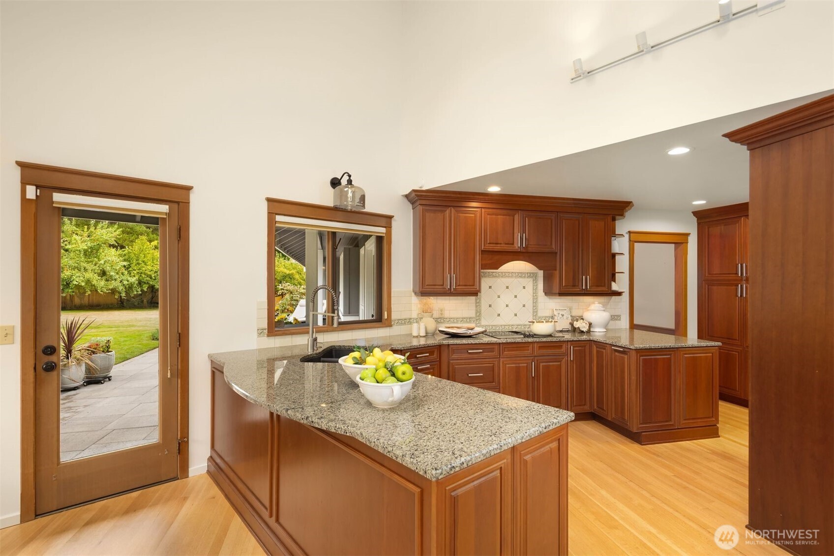 14246 157th Place Property Photo 19