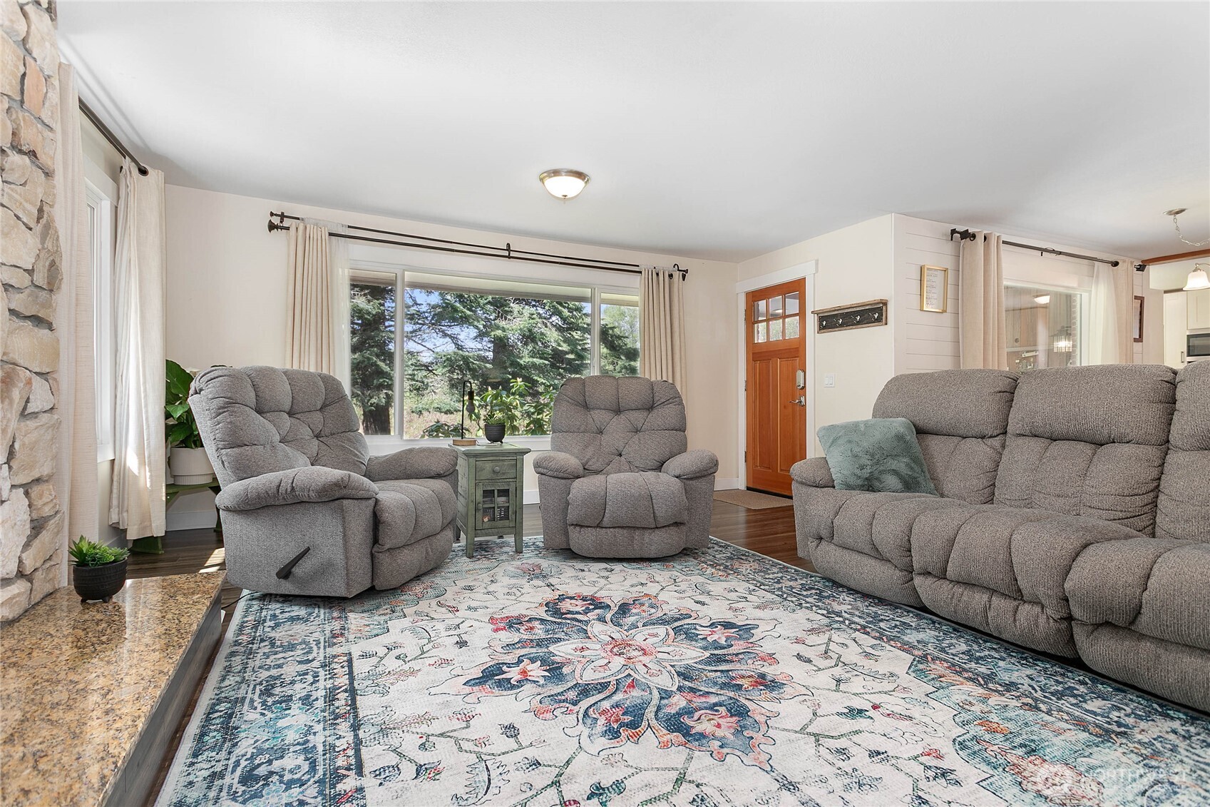 997 W Larson Road Property Photo 4