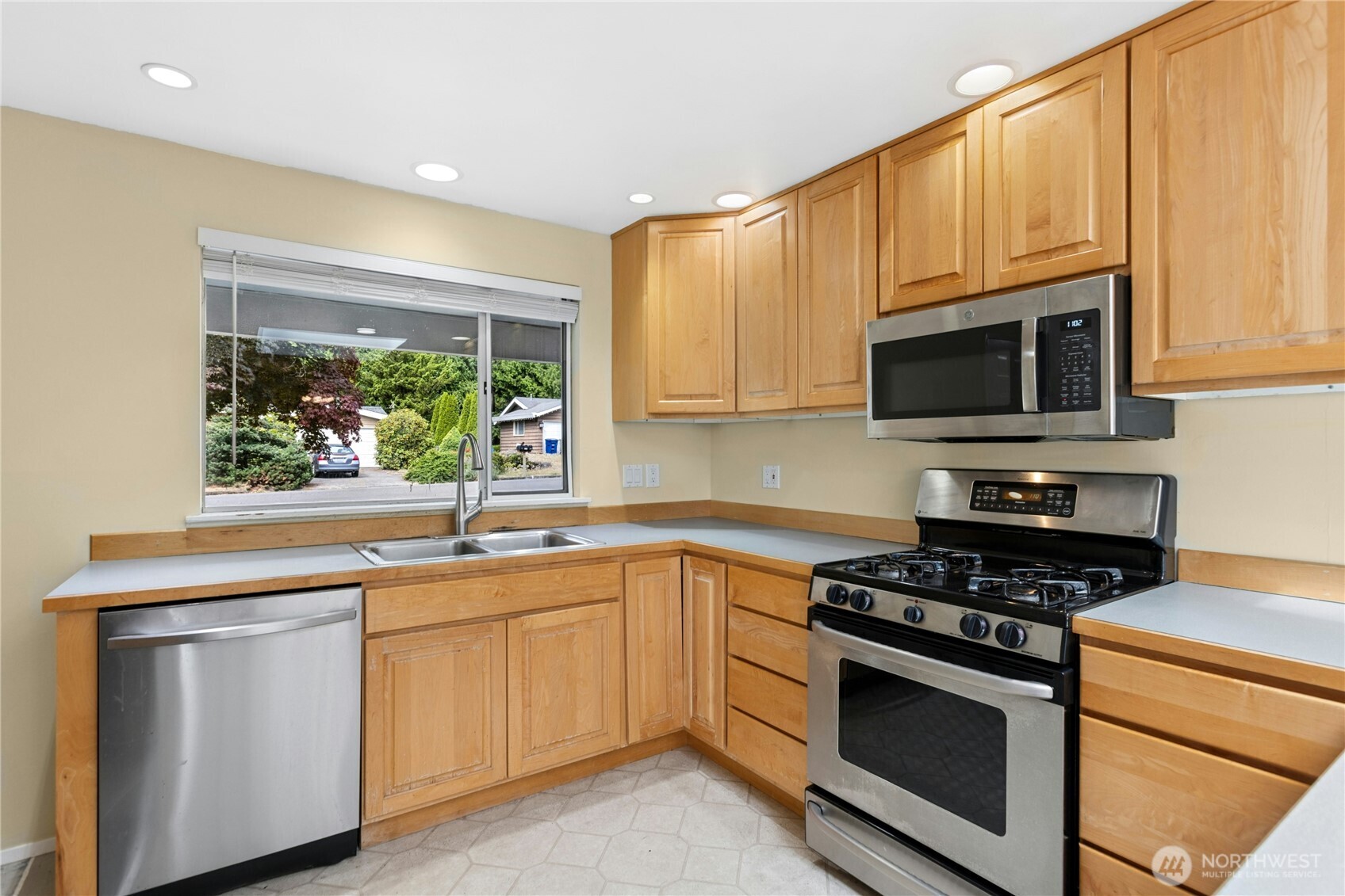 250 110th Place Property Photo 14